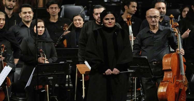 ইরানে অর্কেস্ট্রা সংগীতে নির্দেশনা দিয়ে ইতিহাস গড়া কে এই নারী?