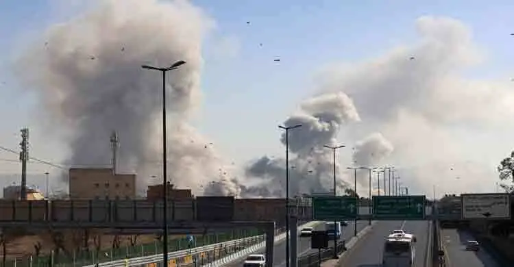 ইরানে অ্যাম্বুলেন্স স্টেশন ও খেলার মাঠে বিমান হামলা, নিহত ২০