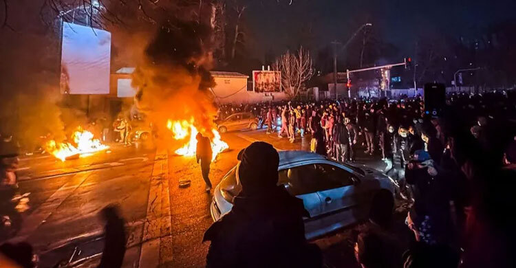 Tehran warns US, Israel amid deadly unrest