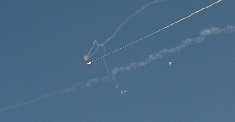 ইরাকে মার্কিন ঘাঁটি লক্ষ্য করে ইরানের হামলা