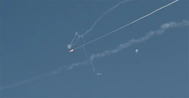 ইসরায়েলে কয়েক দফা ক্ষেপণাস্ত্র ছুড়েছে ইরান