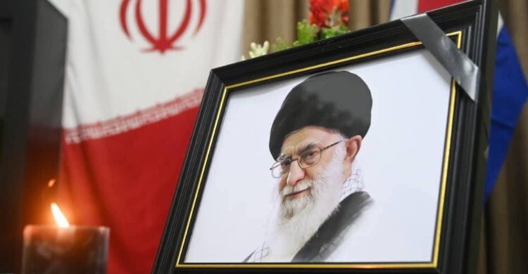 ইরানে শীর্ষ নেতারা নিহত, তাহলে দেশ চালাচ্ছে কে?