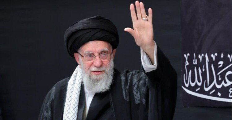 ইরানের প্রতিরোধের প্রতীক হয়ে উঠেছিলেন আলী খামেনি