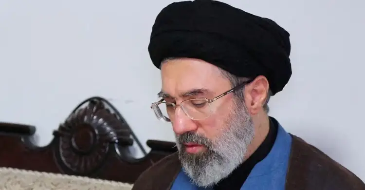 ইরানের নতুন সুপ্রিম লিডার খামেনির ছেলে মোজতাবা