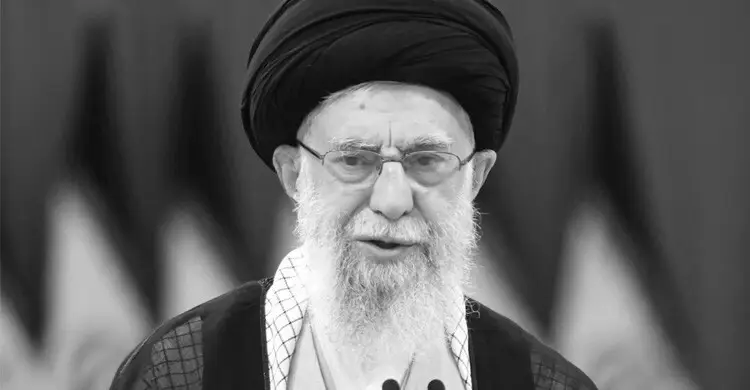 খামেনির মৃত্যুতে শোকে স্তব্ধ ইরান, প্রতিশোধের ঘোষণা