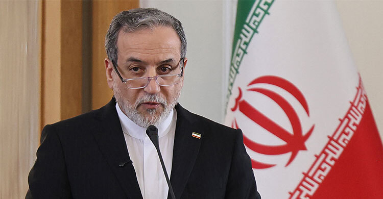 মধ্যপ্রাচ্যে মার্কিন ঘাঁটিতে আঘাত হানবে ইরান: আরাঘচি