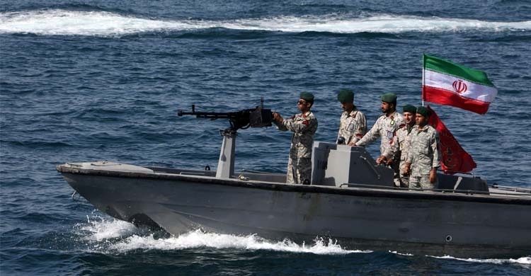 হরমুজ প্রণালী বন্ধে মাইন পাতার প্রস্তুতি নিয়েছিল ইরান