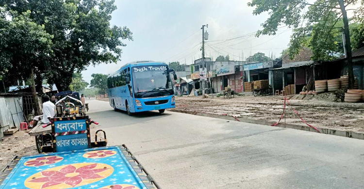 ৭ ঘণ্টা পর ঈশ্বরদীর তিন সড়কে যান চলাচল শুরু