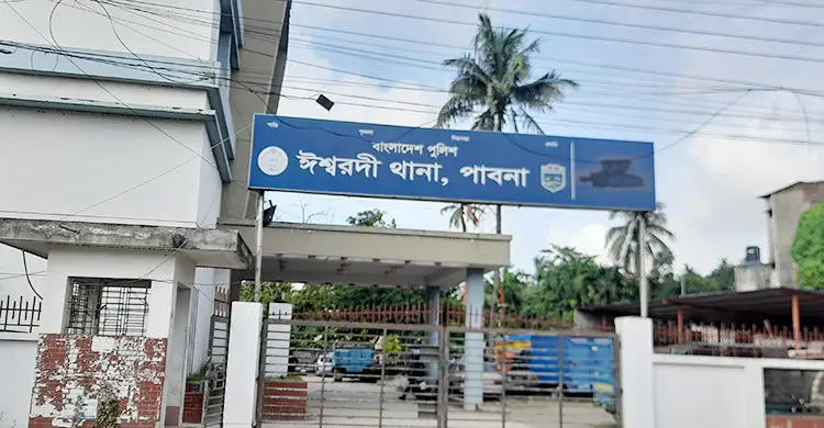 চালককে ছুরিকাঘাত করে অটোরিকশা ছিনতাই