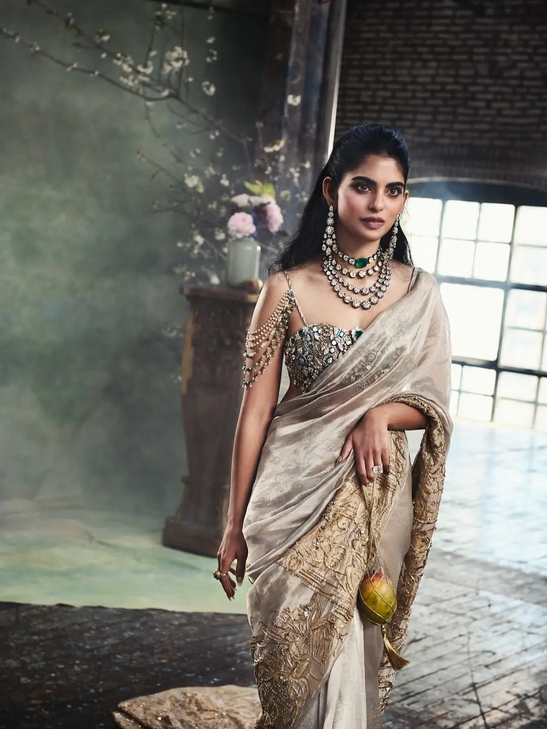 মেট গালায় ইশার বিলাসী ফ্যাশন চমক