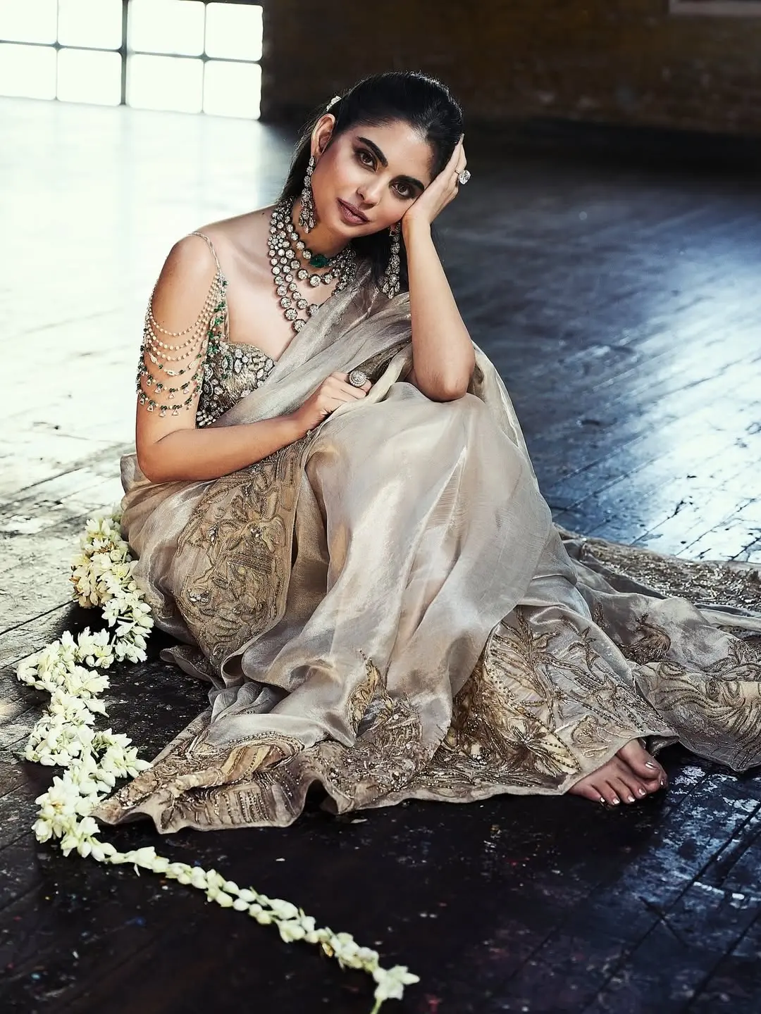মেট গালায় ইশার বিলাসী ফ্যাশন চমক