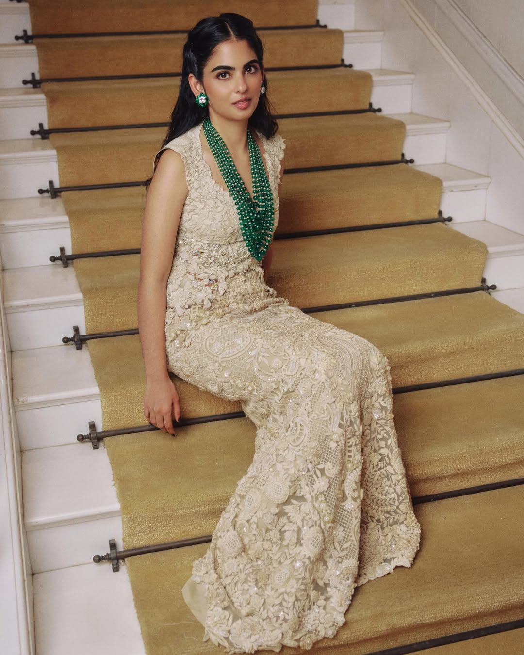 কলকাতার ডিজাইনারের গাউনে নজরকাড়া আম্বানি কন্যা