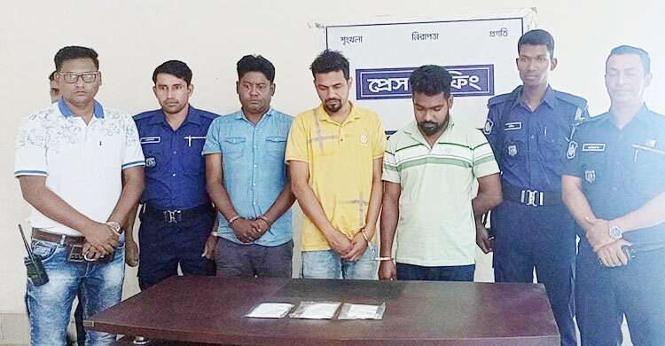 ঈশ্বরদীতে কোকেনসহ তিন মাদক কারবারি গ্রেফতার