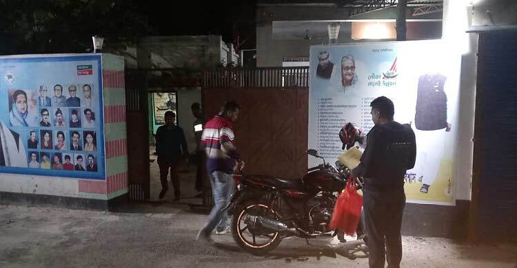 ঈশ্বরদীতে সাবেক এমপির বাড়িতে হামলা-ভাঙচুর