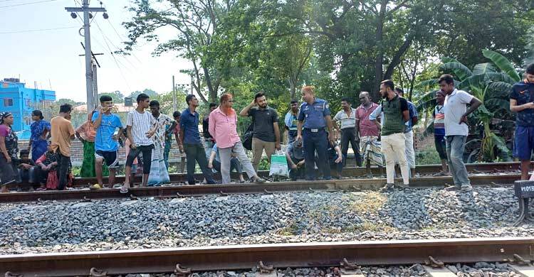 দেশে ফেরার পাঁচ দিন পর ট্রেনে কেটে যুবকের মৃত্যু