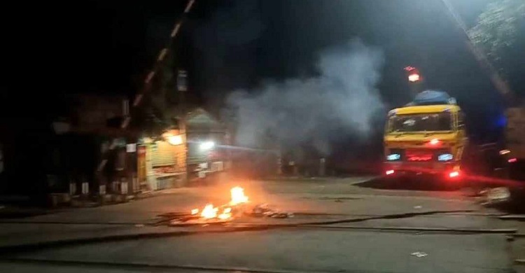 ঈশ্বরদীতে ককটেল বিস্ফোরণ-রেললাইনে আগুনের ঘটনায় মামলা