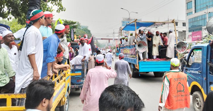 শ্রমিকদের ঘাড়ে পা রেখেই সব সরকার দুর্নীতি করে: শেখ ফজলে বারী