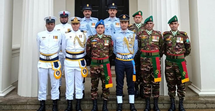 রাজা তৃতীয় চার্লসের অভিষেক শেষে ফিরছে সশস্ত্র বাহিনী