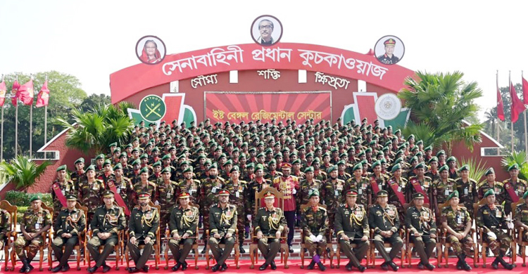 বিভিন্ন কোর ও রেজিমেন্টে সেনাবাহিনী প্রধান কুচকাওয়াজ