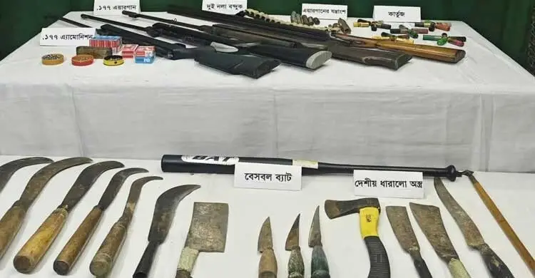 বাড্ডা ও যাত্রাবাড়ীতে সেনা অভিযান, বিপুল অস্ত্র-মাদক উদ্ধার