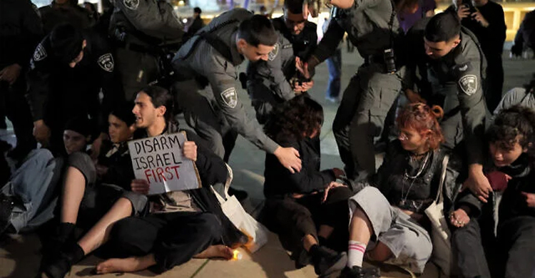 ইরান যুদ্ধের বিরুদ্ধে বিক্ষোভ, তেল আবিব-হাইফায় গ্রেফতার ২১