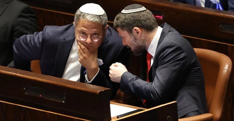 2 Israeli ministers threaten to quit over ceasefire plan