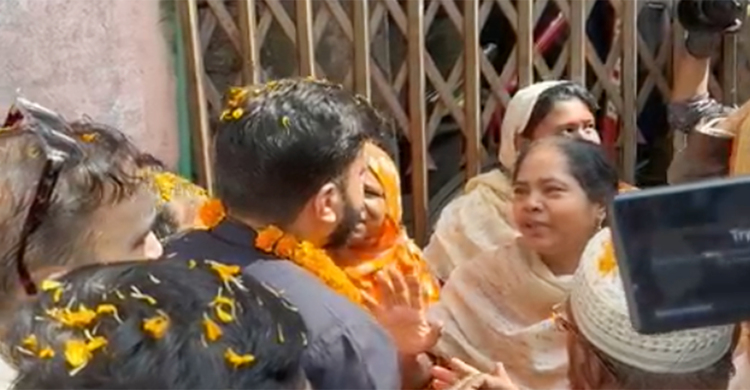 ইশরাকের সাথে মনের কথা বললেন ভোটার