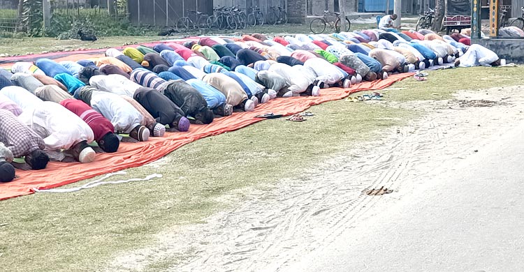 বৃষ্টি প্রার্থনায় সারাদেশে ইসতিসকার নামাজ