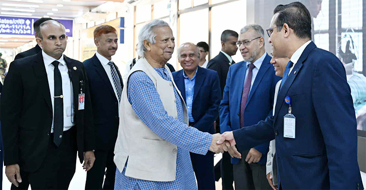 প্রধান উপদেষ্টা দেশে ফিরেছেন