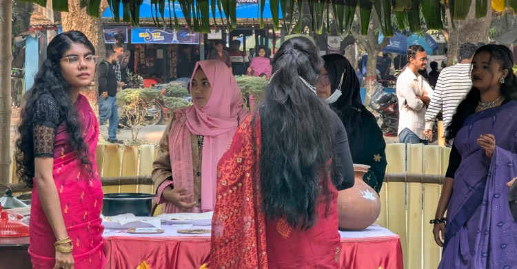 শীতের পিঠা ও গ্রামীণ সাজে তারুণ্যের দিনব্যাপী উৎসব