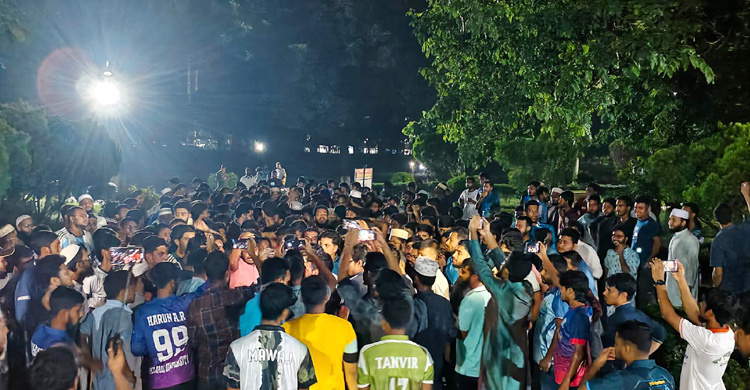 ঢাকায় ব্যবসায়ীকে হত্যার প্রতিবাদে ইবি শিক্ষার্থীদের বিক্ষোভ