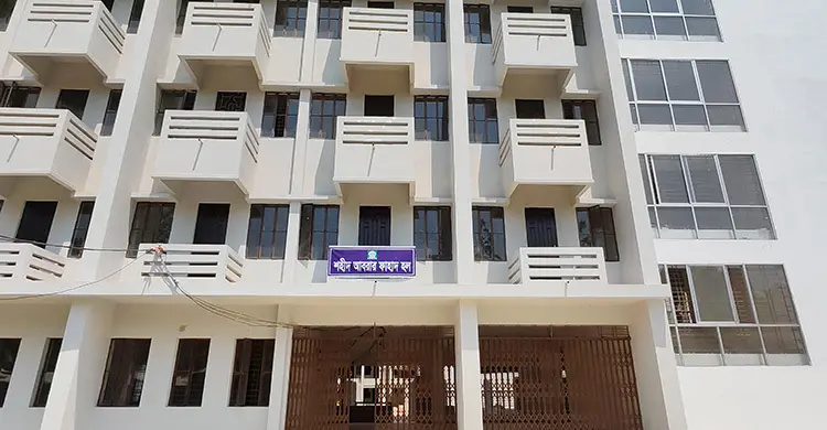 ইবির দশতলা নতুন হলে অনুমোদনহীন টাইলস ব্যবহার