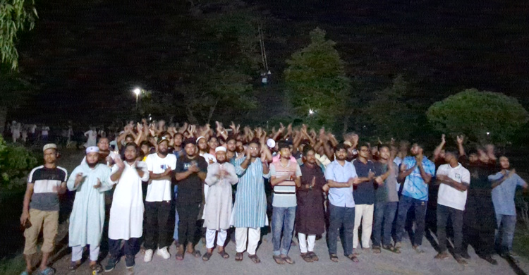 ঢাকায় ব্যবসায়ীকে হত্যার প্রতিবাদে ইবি শিক্ষার্থীদের বিক্ষোভ