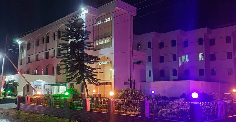 ‘আবাসিকতার কাহিনি বাদ দে, আমরা যা বলবো হলে তাই হবে’