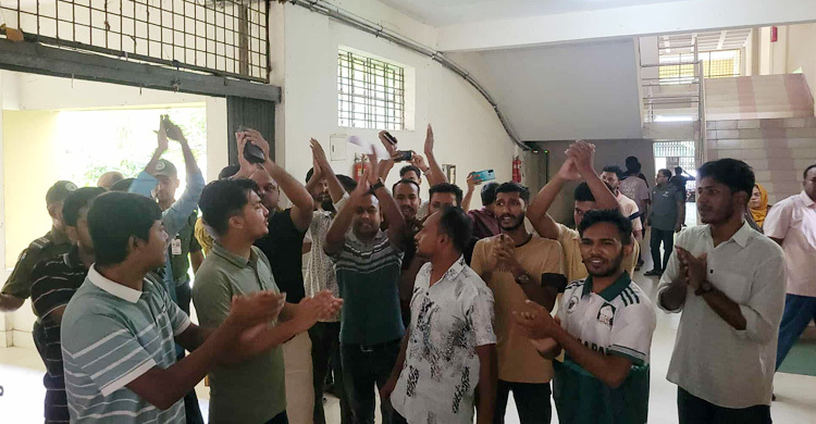 ইবিতে নিয়োগ পরীক্ষা নিয়ে ছাত্রদলের বিক্ষোভ