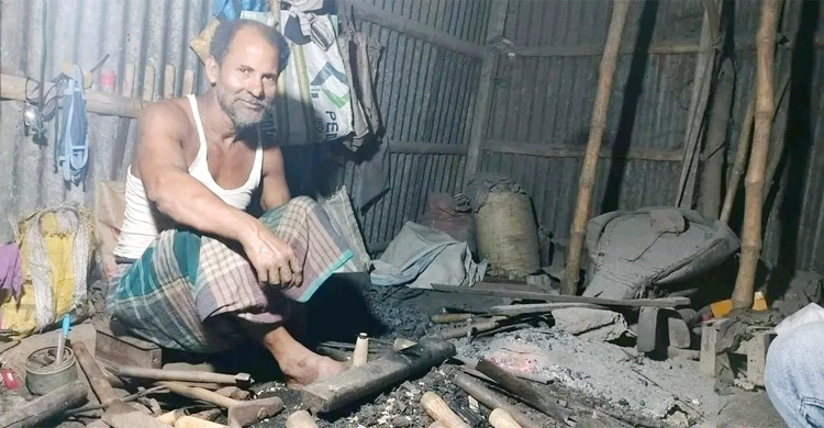 শেষ সময়ে ব্যস্ত ঝালকাঠির কামারপাড়া