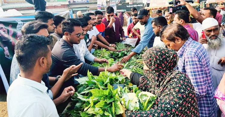 জামালপুরে ন্যায্যমূল্যে সবজি বিক্রি করলো ছাত্রলীগ