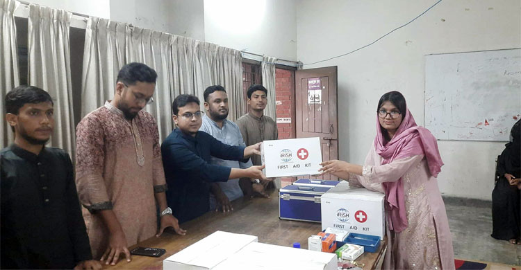 শিক্ষার্থীদের স্বাস্থ্য সুরক্ষায় শিবিরের ফার্স্ট এইড বক্স বিতরণ
