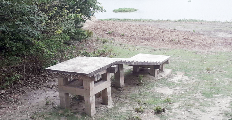 উপকার নয়, গ্রামবাসীর অপকার করছে ঘাটটি