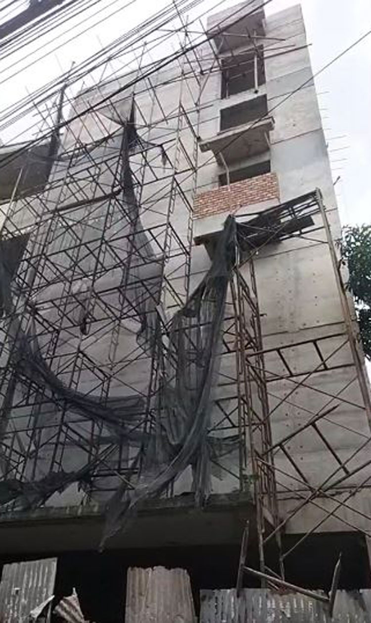 যশোরে নির্মাণাধীন ভবনের কার্নিশ ভেঙে দুই প্রকৌশলীসহ নিহত ৩