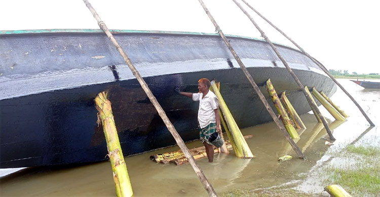 বাড়ছে যমুনার পানি, বিলীন দেড় শতাধিক ঘরবাড়ি