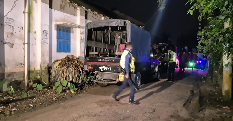 পুলিশকে মারধর করে হাতকড়াসহ আ’লীগ নেতাকে ছিনিয়ে নিলো স্বজনরা