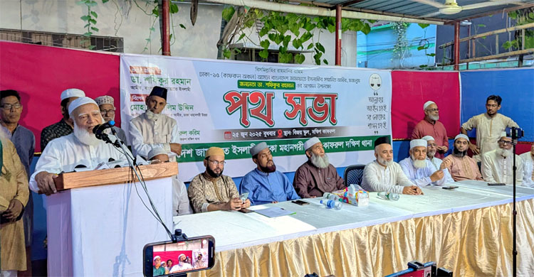 রিকশায় ঘুরে নির্বাচনী প্রচারণা চালালেন জামায়াত আমির