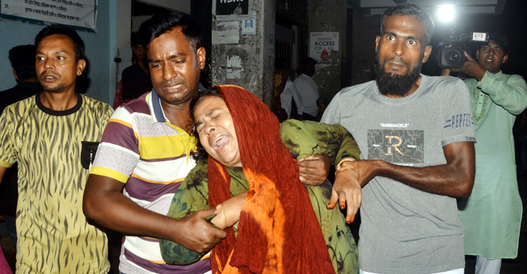 চিকিৎসার জন্য হাসপাতালে যাচ্ছিলেন তারা
