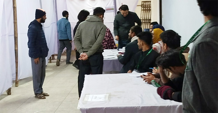 জকসু নির্বাচনে ভোটগ্রহণ চলছে, শীতের সকালে ভোটারের চাপ কম
