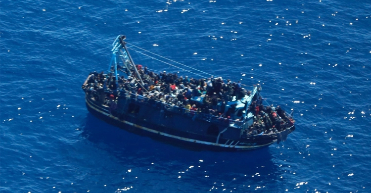 দু’দিনেও উদ্ধার হয়নি সাগরে ভাসমান ৪০০ অভিবাসনপ্রত্যাশী