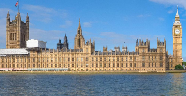ভেঙে পড়তে পারে যুক্তরাজ্যের পার্লামেন্ট ভবন