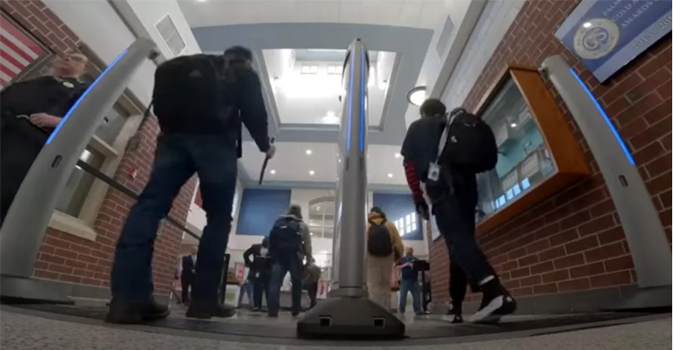 কোটি টাকার এআই স্ক্যানারে ধরা পড়ে না ছুরি, শঙ্কায় শত শত স্কুল