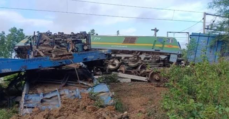 পশ্চিমবঙ্গে সাতসকালে ট্রেন দুর্ঘটনা