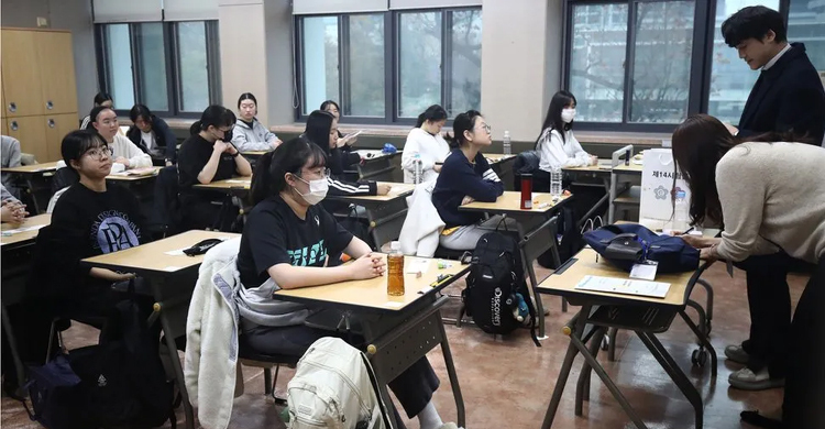 সরকারের বিরুদ্ধে শিক্ষার্থীদের মামলা